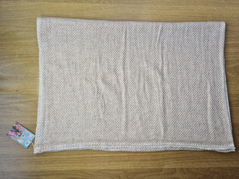 Handgewebter Stola in Champagner-Rosé mit feinem Rauten-Webmuster – LWH Nepal